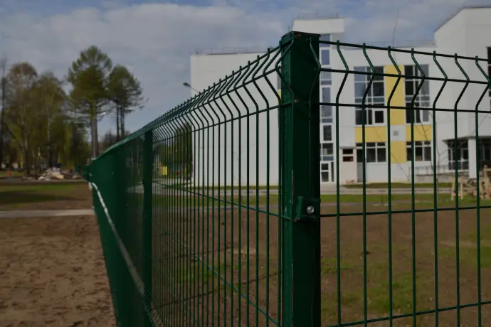 welded mesh fence application1